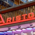 Sanremo, Conti: Se Meloni compra il biglietto pu� venire. Pausini si commuove parlando di Baudo